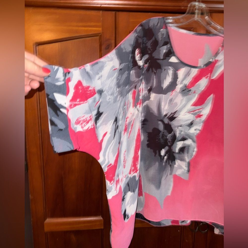 No tag Floral Pink and Gray Women's Top #1239 - Picture 3 of 5